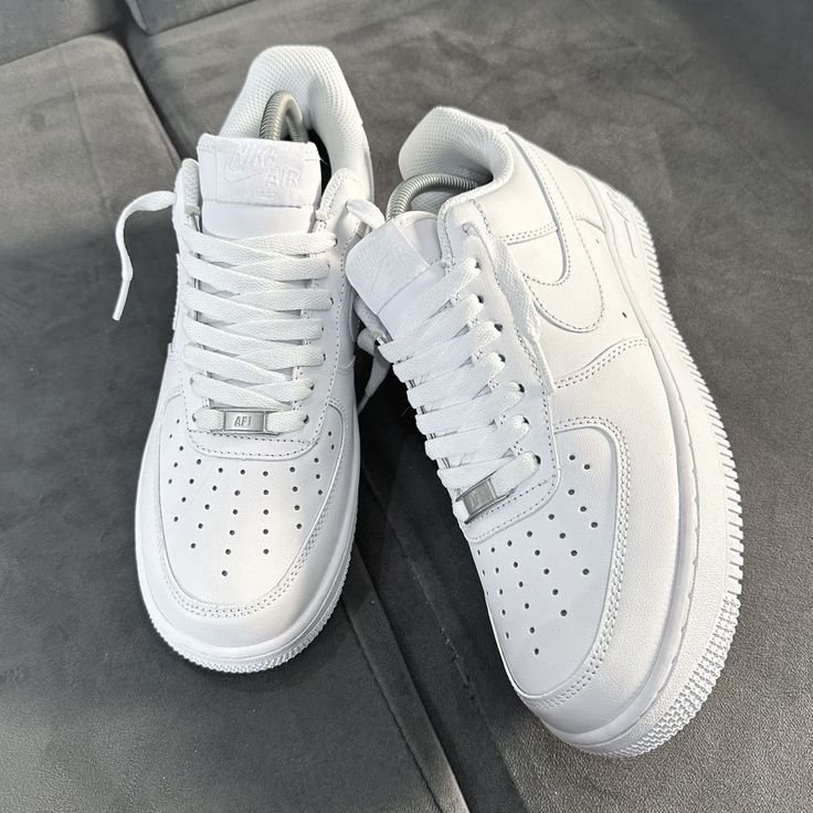 Nike air force tripple white